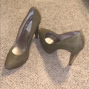Rachel Roy Pumps